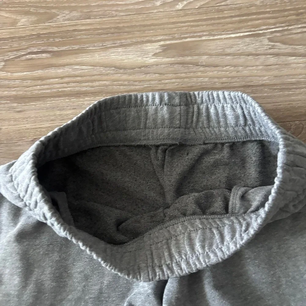 Vintage Y2K/2000s Grey Flare Sweatpants! Fits S